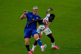 FIFA y Folarin Balogun: Suspensión polémica, pero jugará en octavos