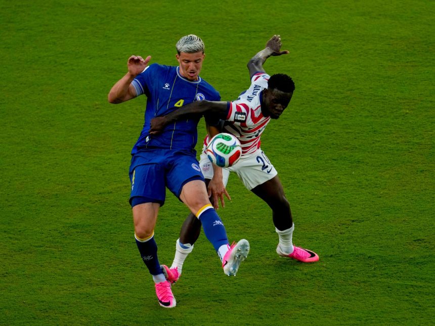 FIFA y Folarin Balogun: Suspensión polémica, pero jugará en octavos