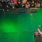 Impactante caída: Dos bailarines se desploman en concurso de K-Pop