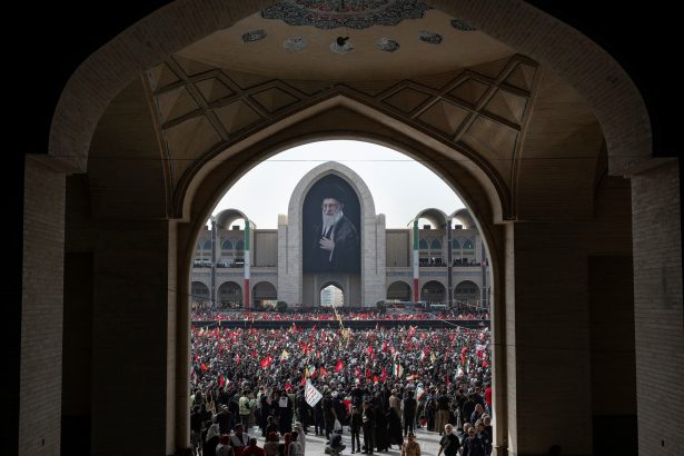 Funeral en Irán: La unidad momentánea oculta divisiones profundas