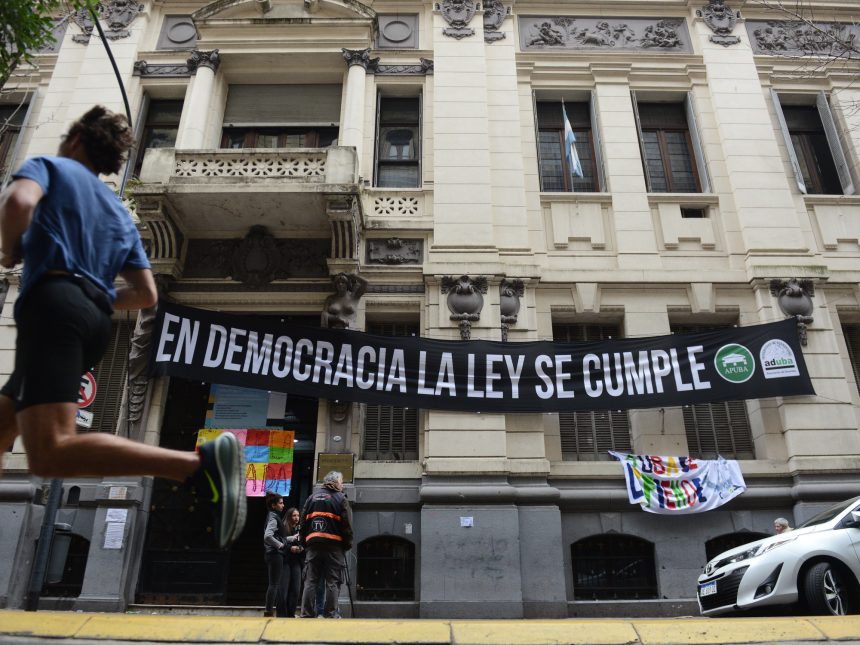 Escándalo en la UBA: Alumnos usan IA para desnudar y vender fotos