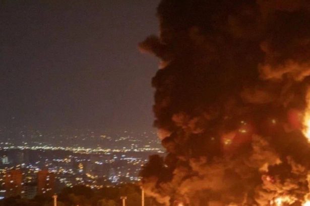 Impactantes Videos: Explosiones en el Puerto de Irán por EE. UU