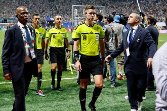 Expertos analizan el arbitraje Letexier: polémicas en Argentina vs Egipto
