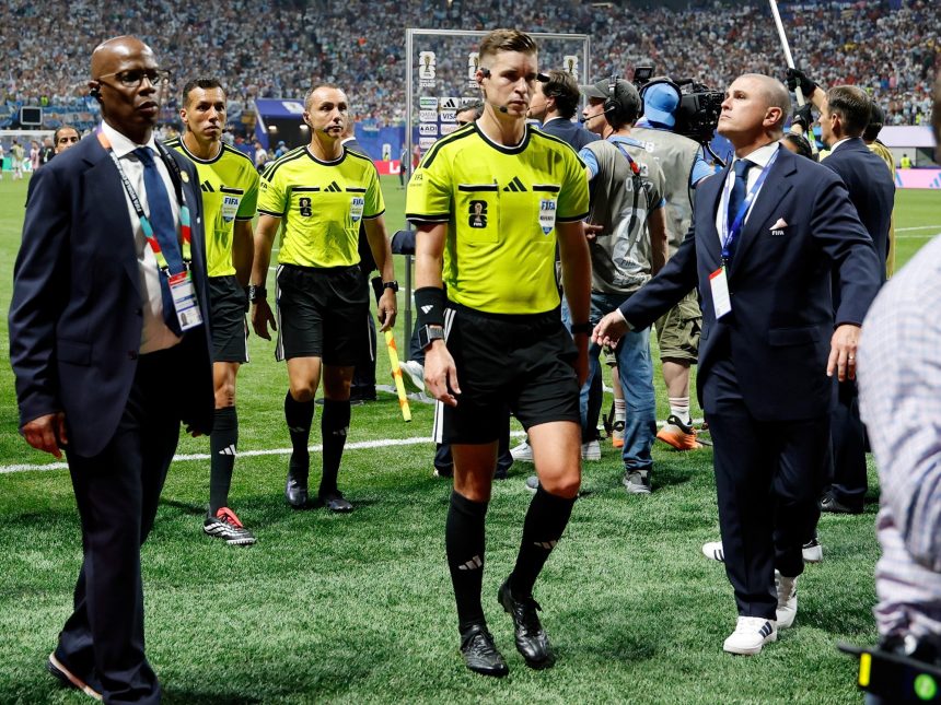 Expertos analizan el arbitraje Letexier: polémicas en Argentina vs Egipto