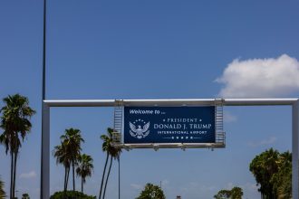El Aeropuerto Internacional de Palm Beach se Renombra Donald Trump