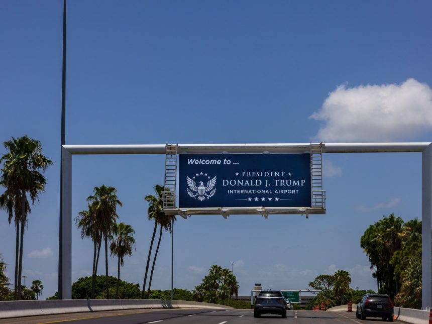 El Aeropuerto Internacional de Palm Beach se Renombra Donald Trump