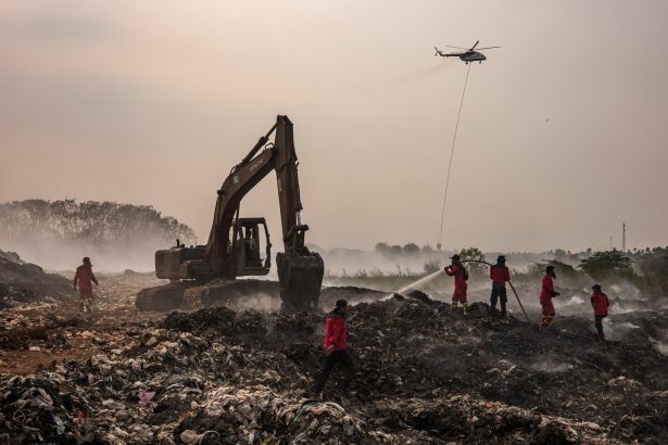 Incendio en basurero de Indonesia: ¡Más de una semana en llamas!
