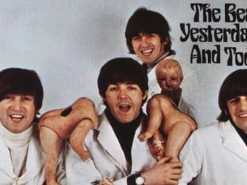 El escándalo detrás de la tapa de los Beatles: muñecos y carne cruda