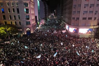 Tragedia en Caballito: Hombre de 51 años muere durante partido Argentina-Suiza