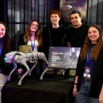 Jóvenes innovadores crean un robot perro que salva vidas en emergencias