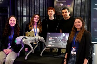 Jóvenes innovadores crean un robot perro que salva vidas en emergencias