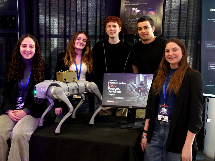 Jóvenes innovadores crean un robot perro que salva vidas en emergencias