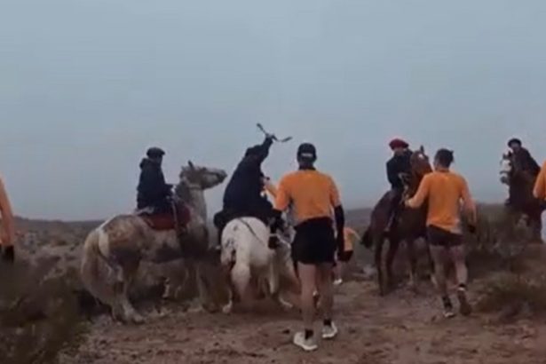 Jinetes atacan a corredores en carrera de montaña en Río Negro