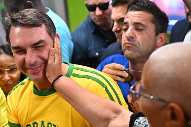 Flávio Bolsonaro: Prohibido ver a su padre hasta después de elecciones