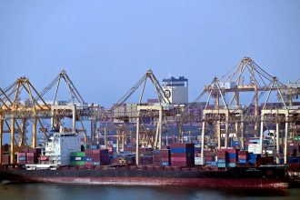 Impacto del Conflicto EE.UU.-Irán en Petróleo y Transporte Marítimo