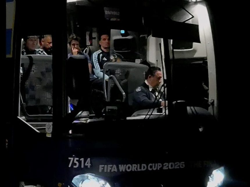 Sin Messi: Scaloni y la emotiva despedida de la Selección a Argentina