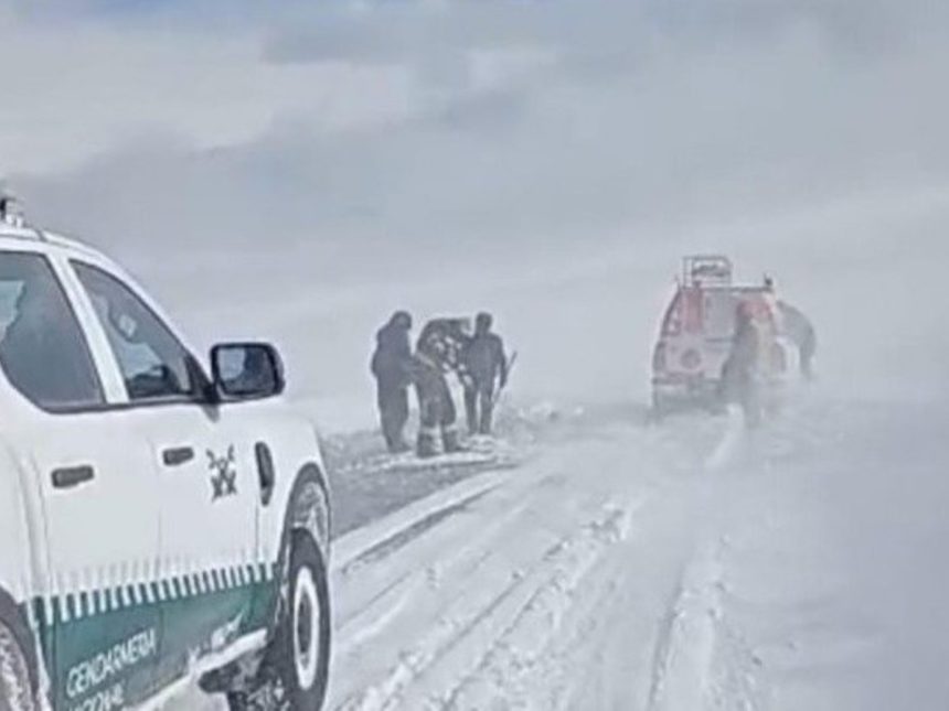 Catamarca: Tormenta de Nieve Aisla a Cuatro Trabajadores en la Puna
