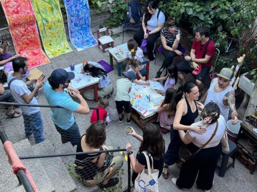 Centros Culturales: Refugios para Combatir la Soledad y Hacer Amigos