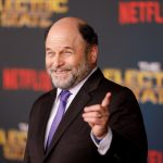 Jason Alexander se disculpa por escena controvertida en Seinfeld