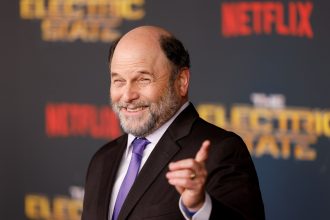 Jason Alexander se disculpa por escena controvertida en Seinfeld