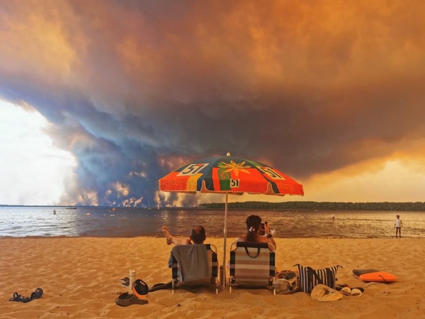 Fuego imparable en Francia: 200,000 evacuados cerca de Burdeos