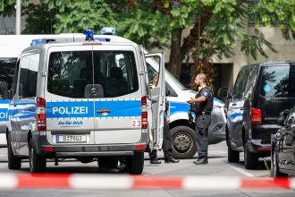 Buscan a joven islamista de 21 años tras ataque en desfile del Orgullo
