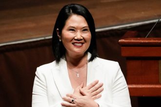Keiko Fujimori nombra a tres ministros clave antes de asumir el poder