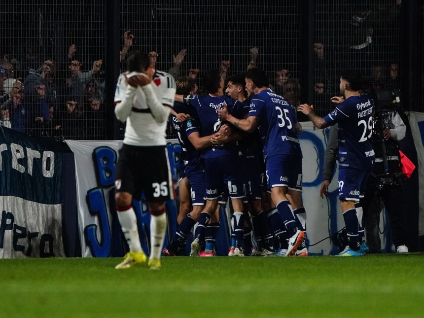 Gimnasia Domina a un River Perdido: ¿Qué le Sucede al Millonario?