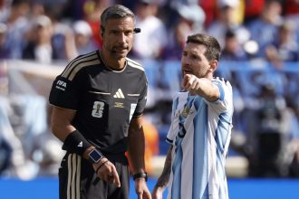 El árbitro de la final del Mundial rompe el silencio: Messi y más