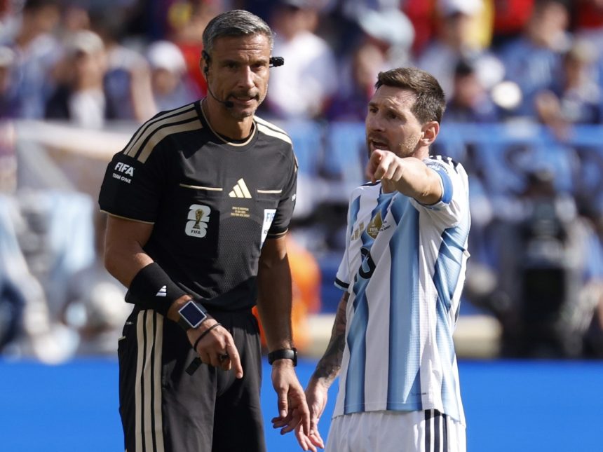 El árbitro de la final del Mundial rompe el silencio: Messi y más