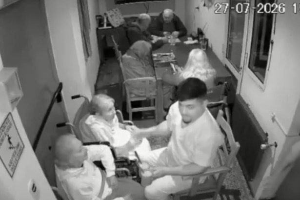 Impactante: Cuidador agrediendo a ancianas en geriátrico captado por cámara