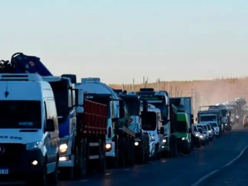 Peajes para camiones en Vaca Muerta: Gobernador destaca aumento del 900%