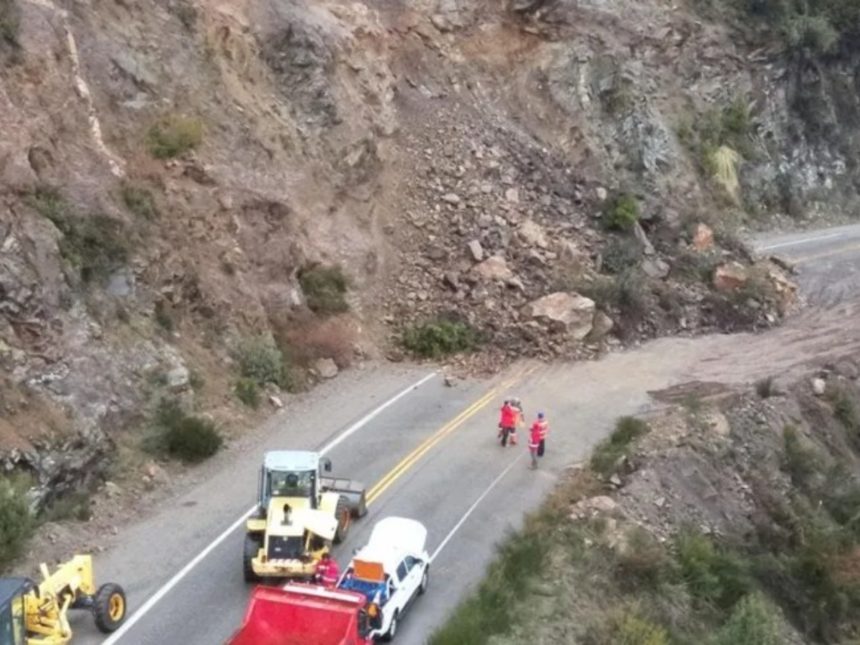 ¡Alerta Vacaciones! Derrumbe en Ruta 40 interrumpe Siete Lagos