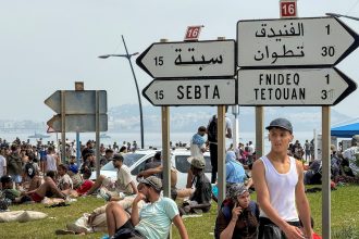 Crisis migratoria en España: dudas y un opaco trasfondo político detrás del aluvión de marroquíes en Ceuta