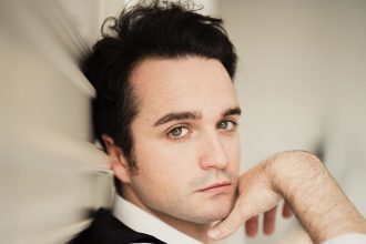 El tenor Xabier Anduaga vuelve a Buenos Aires, consolidado como una estrella: «No vivo para los aplausos, vivo para entregarme al público»
