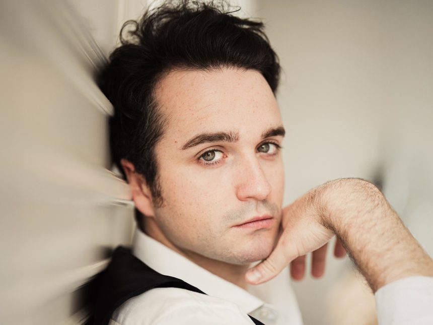 El tenor Xabier Anduaga vuelve a Buenos Aires, consolidado como una estrella: «No vivo para los aplausos, vivo para entregarme al público»