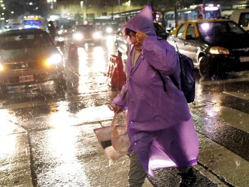 Las imágenes más impactantes del violento temporal que cayó sobre la Ciudad y el conurbano bonaerense