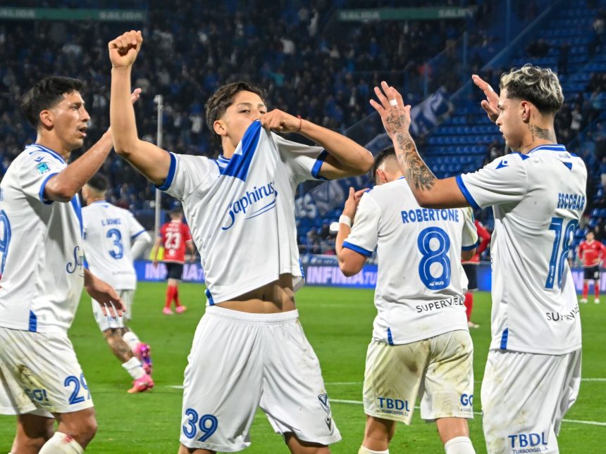 Vélez le ganó a Independiente, quedó como líder de su grupo y se mete en zona de Libertadores en la Tabla Anual