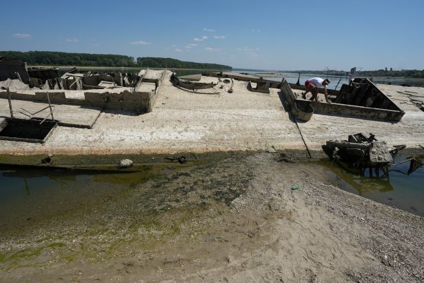 El Danubio se queda sin agua y del fondo del río surgen acorazados alemanes y restos de mamut
