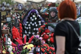 El entramado de las «viudas negras» de Rusia: la oscura estafa de matrimonios exprés para cobrar compensaciones de militares caídos
