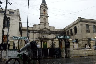 Más allá de la religión: la otra ayuda que busca casi la mitad de las personas que acuden a iglesias y templos