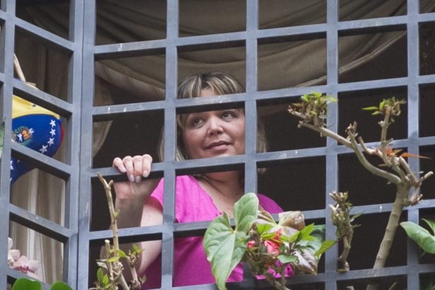 Después de 16 años, el gobierno venezolano liberó a una jueza que estaba presa por «corrupción espiritual»
