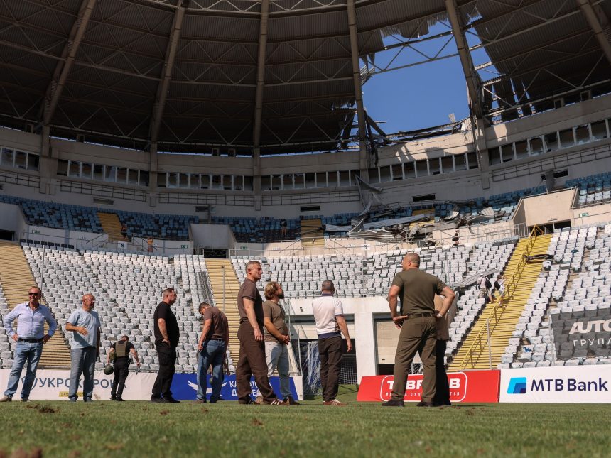 Nuevo ataque de Rusia a Ucrania: dos heridos y daños e incendio en un estadio de fútbol