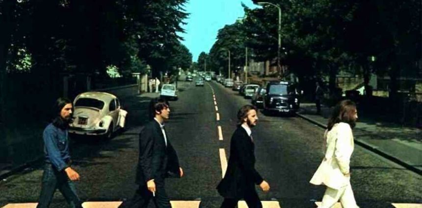 Los Beatles: cinco secretos que esconde la icónica foto de la tapa de «Abbey Road»