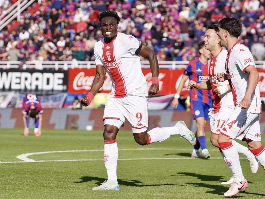 Huracán hizo historia: le ganó a San Lorenzo en el Nuevo Gasómetro después de 25 años y profundizó su crisis