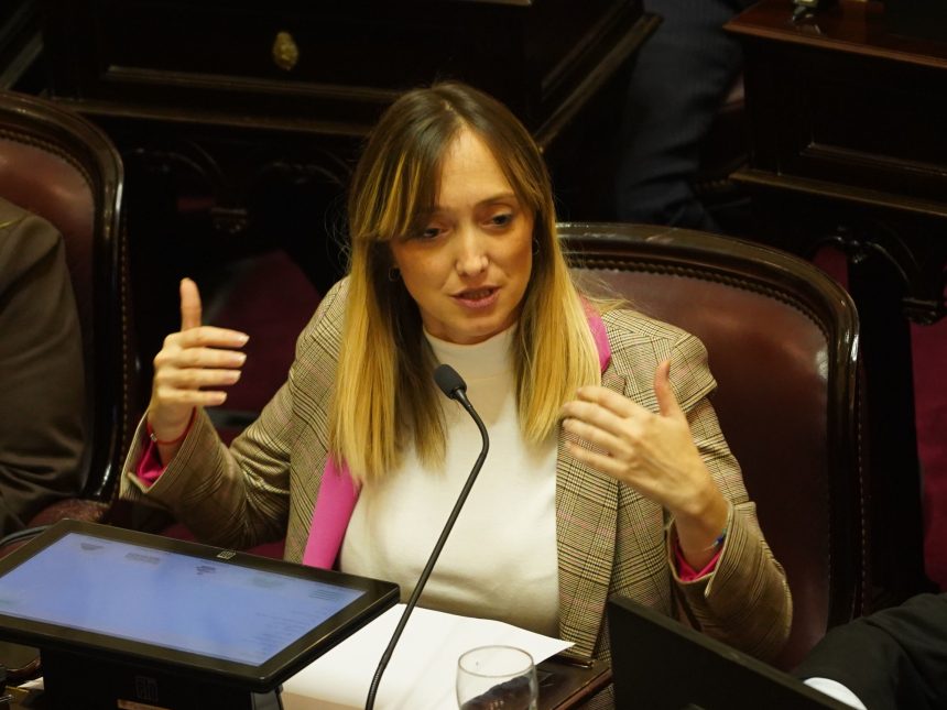 Fernández Sagasti presentó un proyecto para que las senadoras embarazadas puedan  sesionar y votar de forma remota