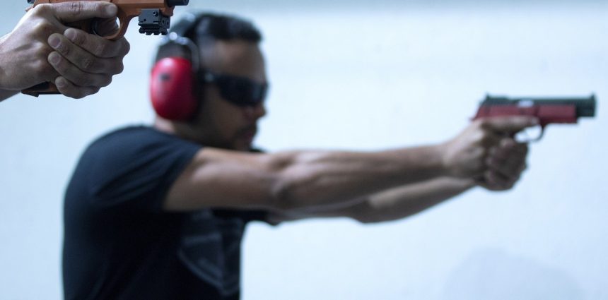 El Gobierno reglamentó la tenencia de silenciadores y miras nocturnas para armas: quiénes pueden registrarlos y cuáles son los requisitos