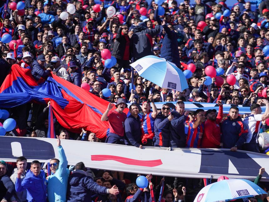 Tensión en San Lorenzo: un grupo de barras interrumpió la práctica y les hizo una dura exigencia a los jugadores