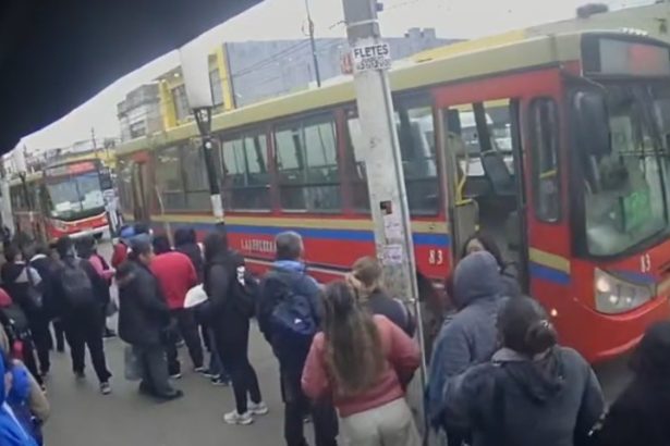 Tragedia en Moreno: intentó cruzar la calle y murió atropellada por un colectivo que hizo marcha atrás