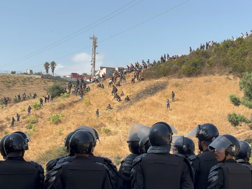 Ceuta: Marruecos frenó a cientos de migrantes que trataban de cruzar hacia el enclave español en África